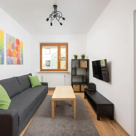 Saska Kepa Pleasant By Bookinghost *