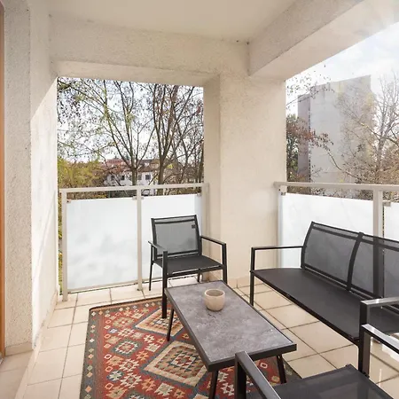 Saska Kepa Pleasant By Bookinghost Varsovie