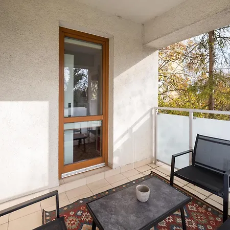 Saska Kepa Pleasant By Bookinghost