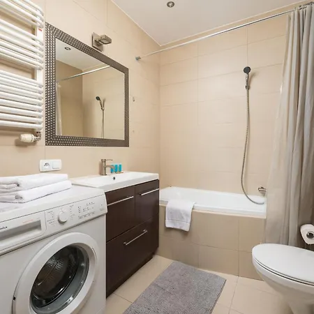 Saska Kepa Pleasant By Bookinghost