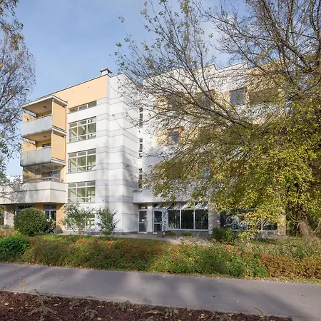 Saska Kepa Pleasant By Bookinghost * Βαρσοβία